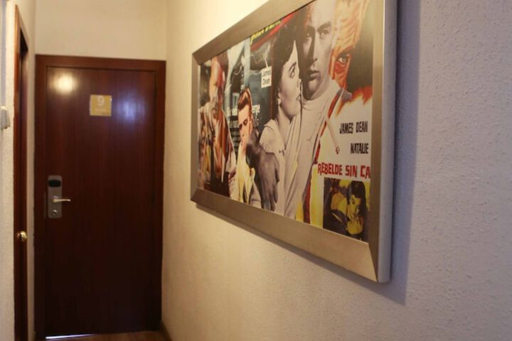 Room 27 of 147
