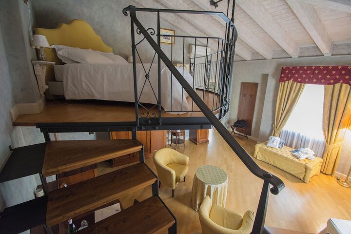 Room 43 of 177