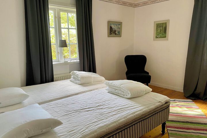 Room 47 of 90