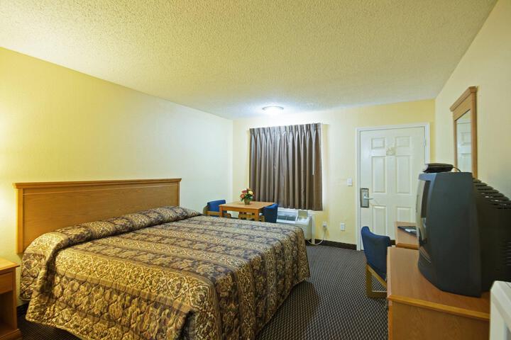 1 King Bed (2 of 4)