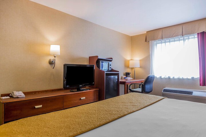 1 King Bed (6 of 12)
