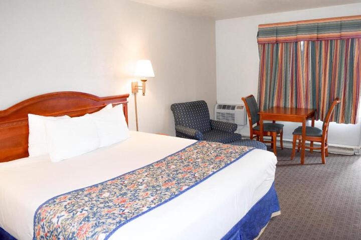 Premium Room 1 King Bed (2 of 14)