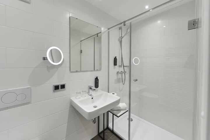 Room 15 of 44