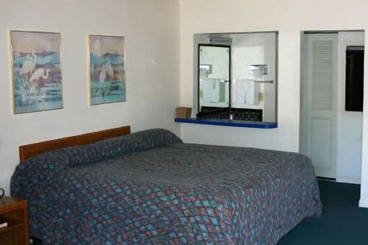 Room 5 of 37