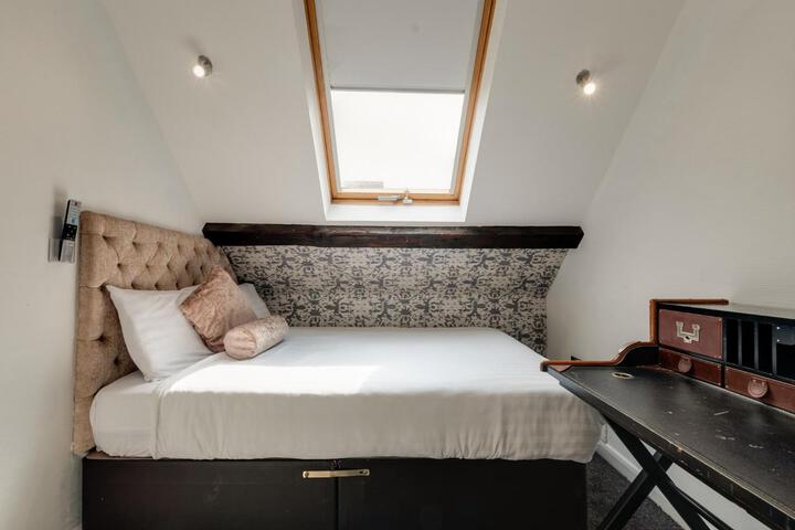 Hotel Suite Photo