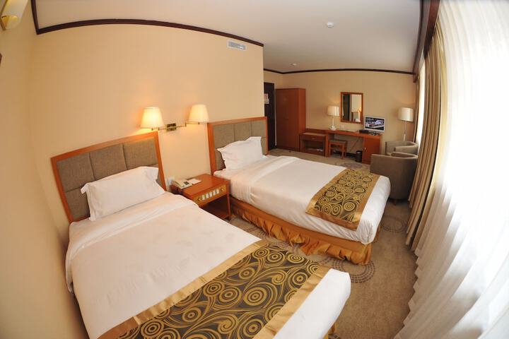 Room 8 of 28