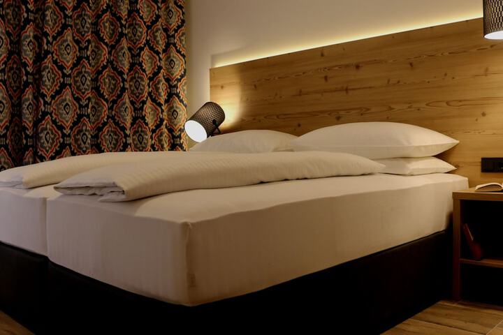 Room 4 of 115