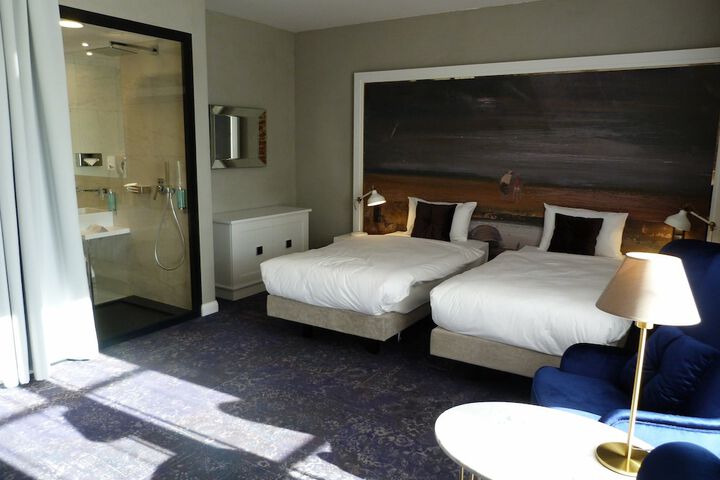 Room 10 of 40