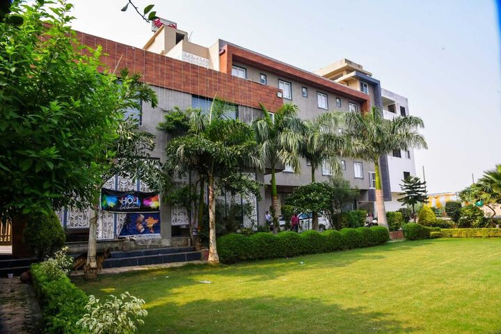 Hotel Exterior 39 of 44