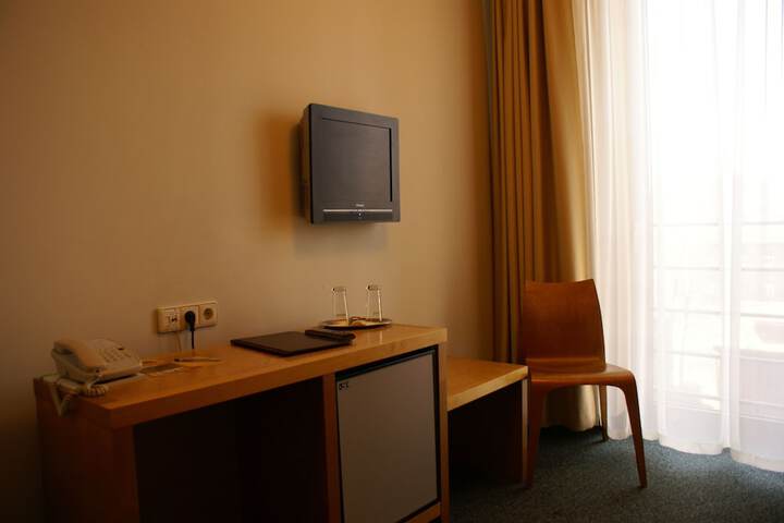 Room 3 of 45