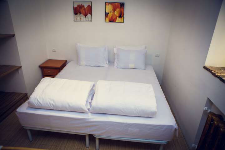 Room 14 of 103