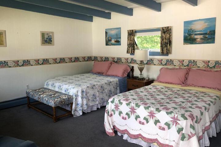 Claddagh Motel & Suites