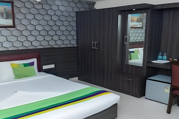 Room 13 of 17