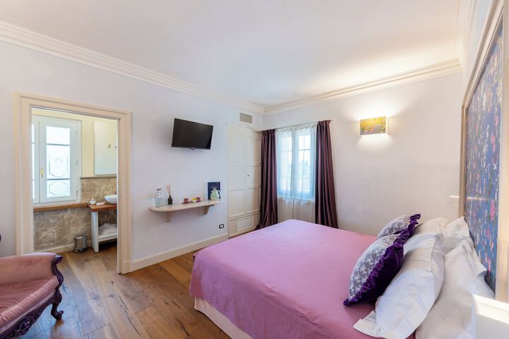 Room 10 of 72