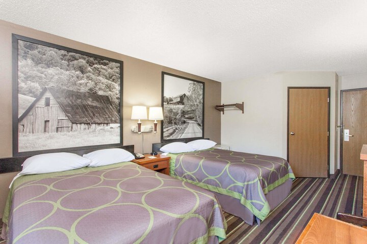 2 Double Beds (2 of 4)