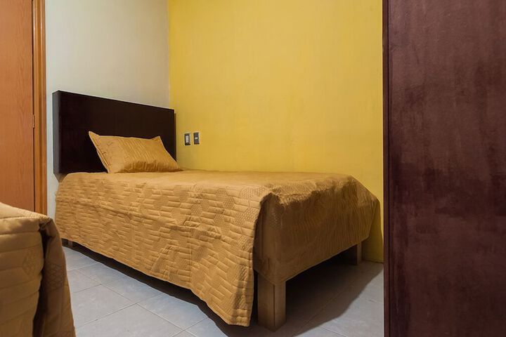 Room 6 of 10