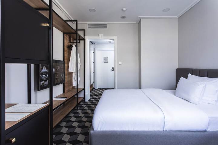 Room 8 of 67