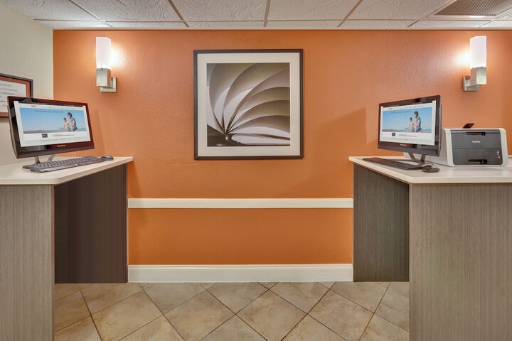 Business Center 29 of 36