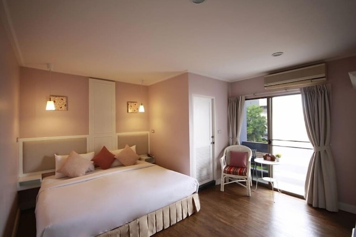 Room 8 of 30