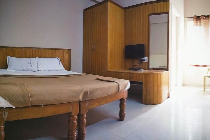 Room 2 of 8