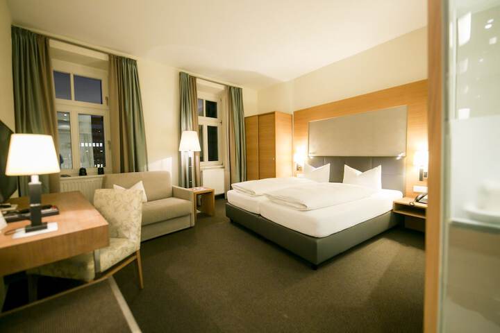 Room 47 of 136