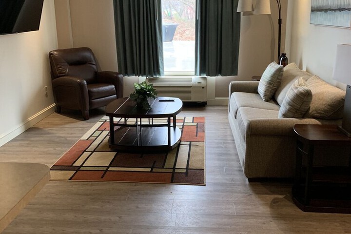 Room 180 of 297