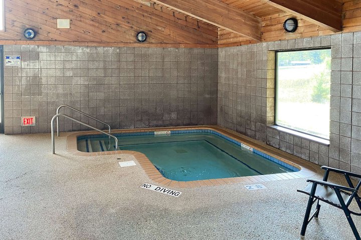 Pool 21 of 28