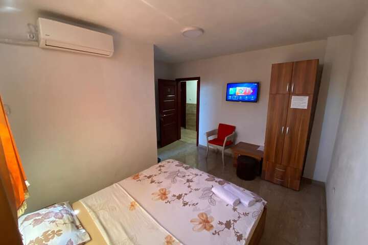 Room 21 of 40