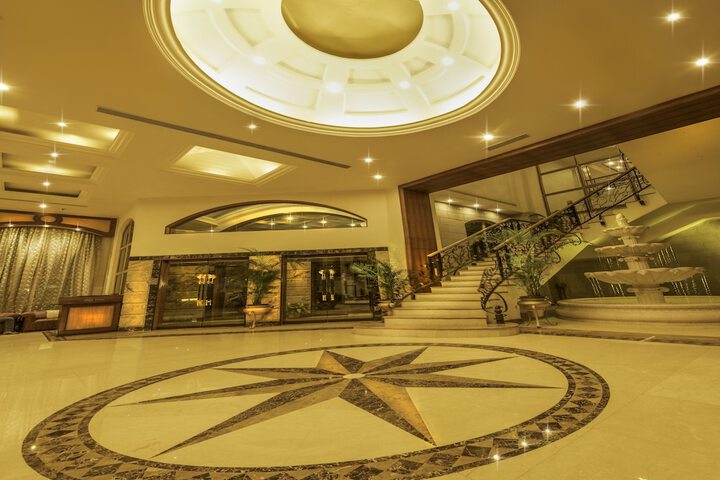 Entrance & Lobby