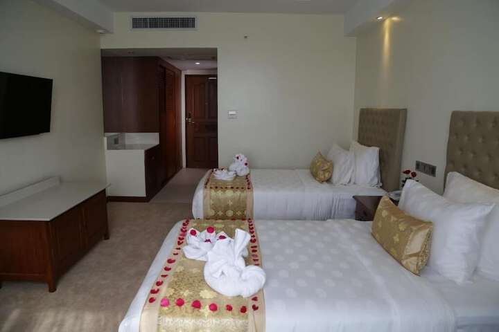 Room 12 of 32