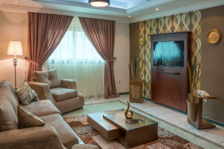 Room 32 of 38