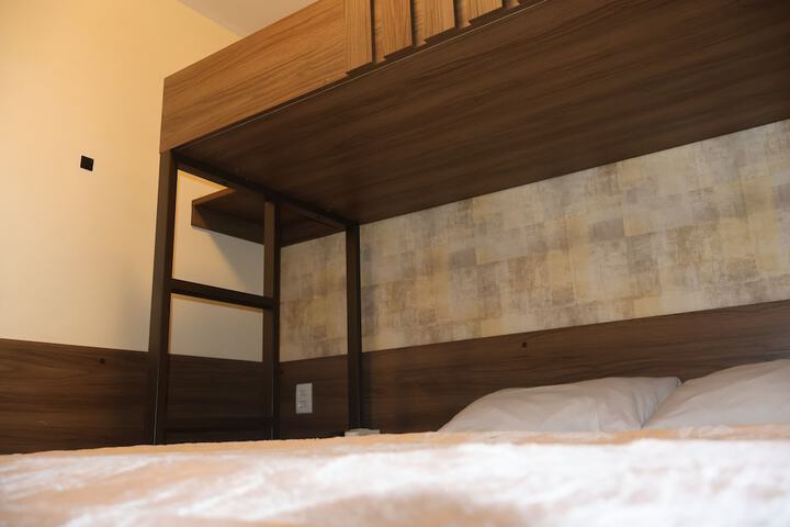 Room 12 of 37