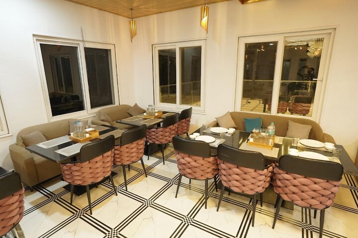 Dining 15 of 20