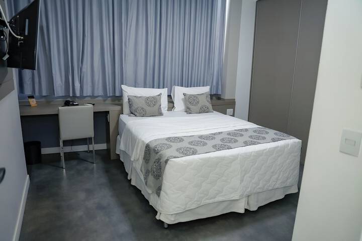 Room 28 of 100