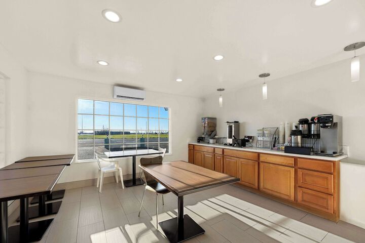 Breakfast/Coffee Service 41 of 51