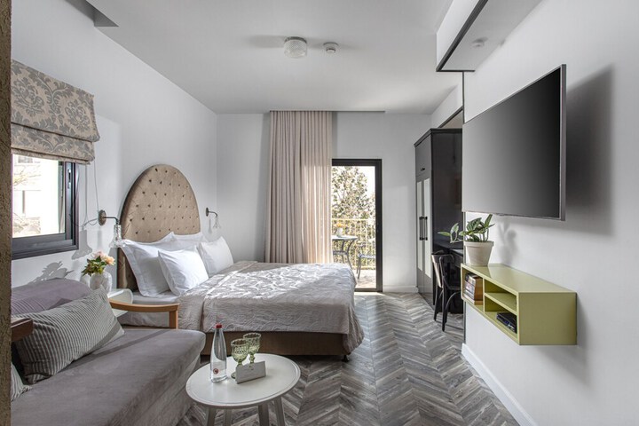 Room 10 of 38