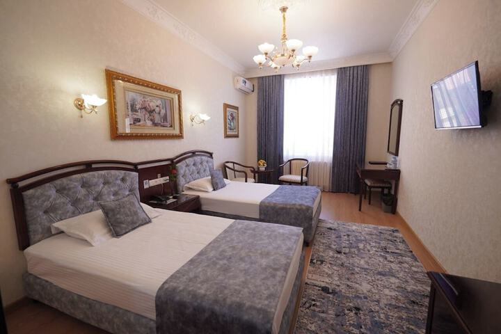 Room 5 of 13