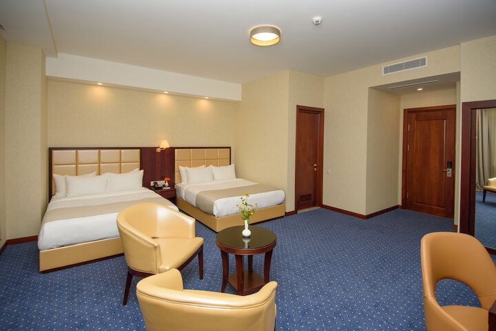 Room 9 of 80
