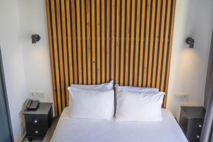 Room 3 of 47