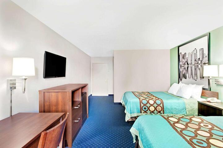 2 Double Beds (1 of 8)