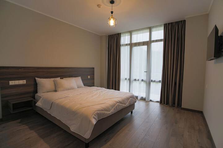 Room 4 of 18