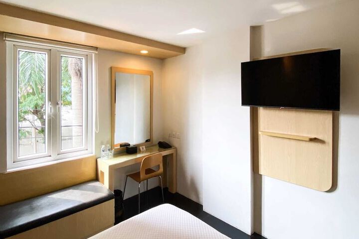 Room 16 of 43