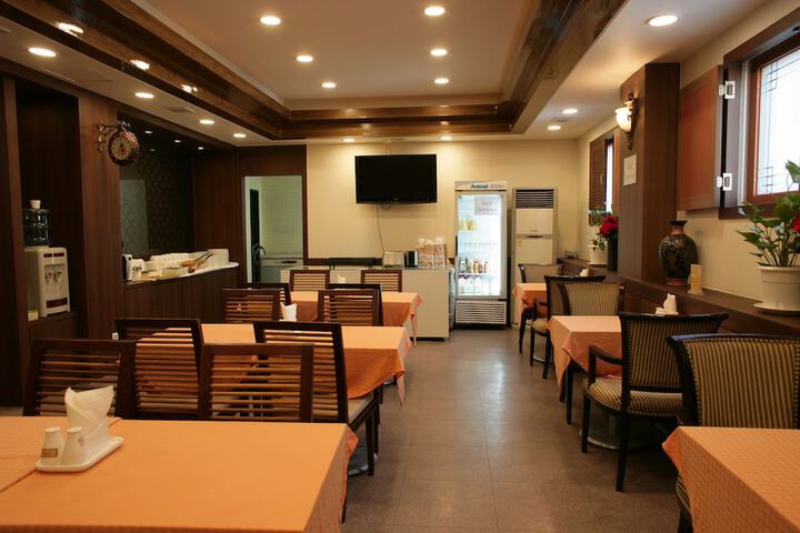 Dining Photos