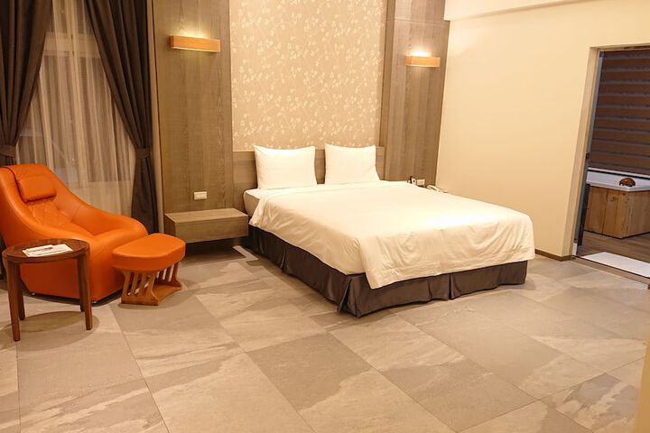 Room 16 of 25