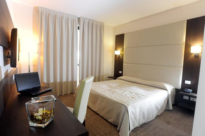 Room 4 of 18