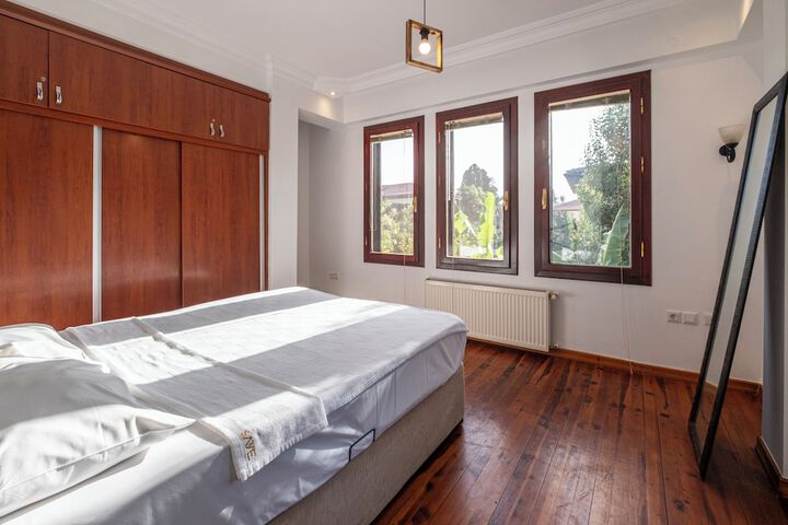 Room 32 of 80