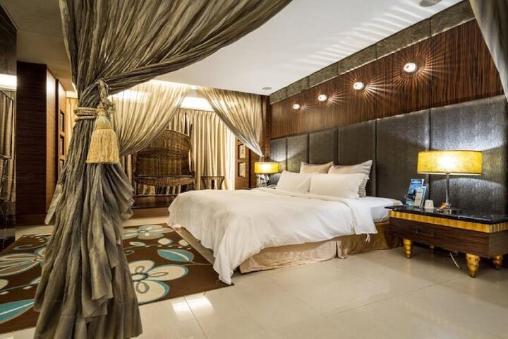 Room 4 of 24