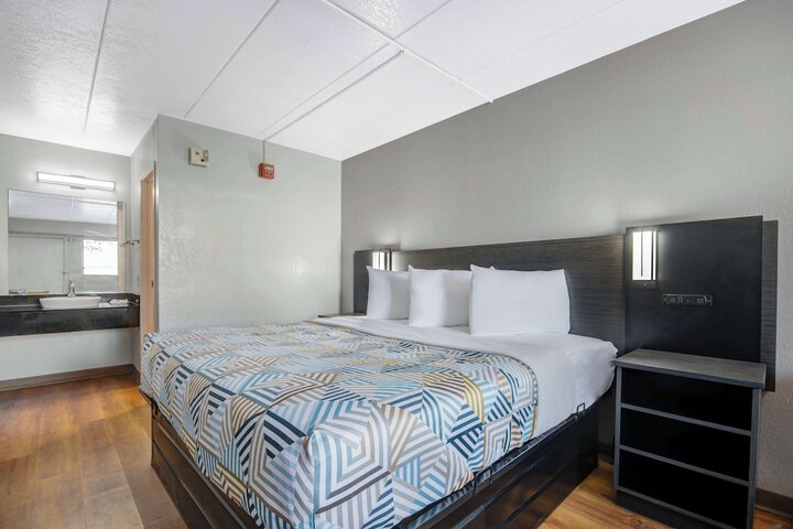 Room 5 of 36