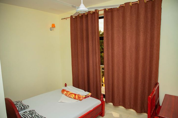 Room 8 of 48