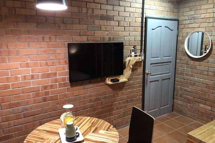 Room 5 of 13